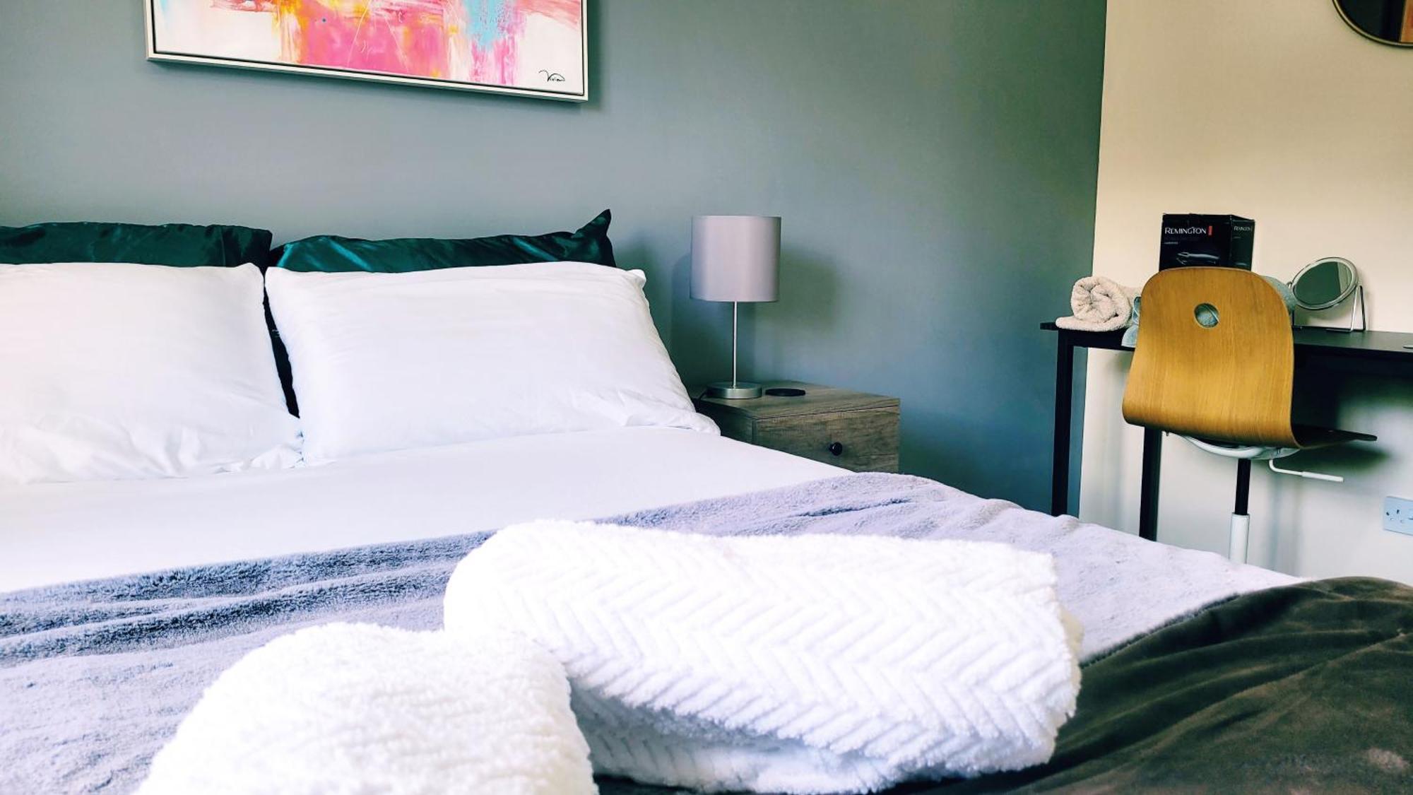 Modern 2 Bed House- Free Parking And Close To The Centre Bristol Buitenkant foto